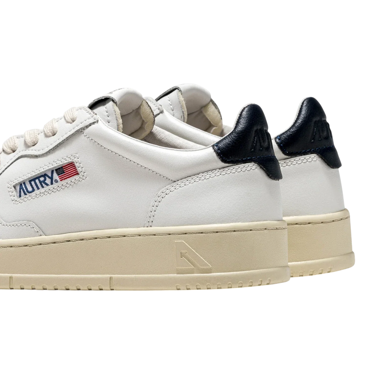 Autry Medalist Low Sneakers White and black Men AULM-LL12