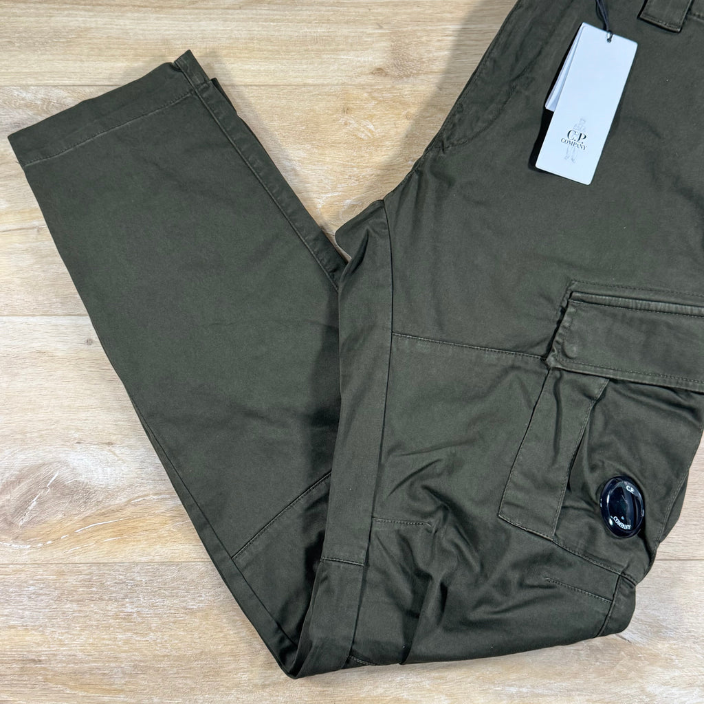 C.P. Company Stretch Sateen Ergonomic Lens Cargo Pants in Ivy Green