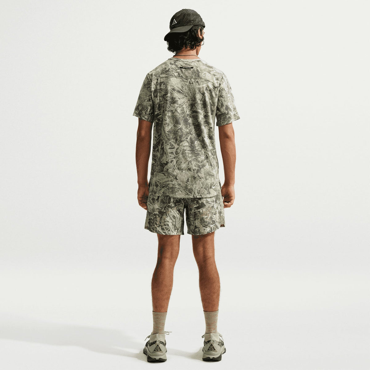 Men's ACG Chamo Camo Solar Chase ADV Running Tee Sequoia / Light Army / Summit White