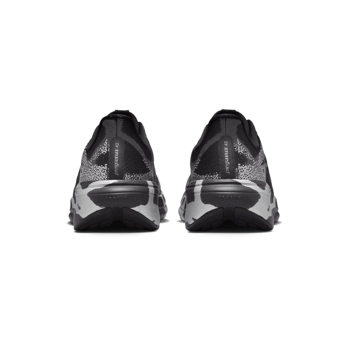 Men's Pegasus 42 Running Shoes Black / Medium Ash / Metallic Silver