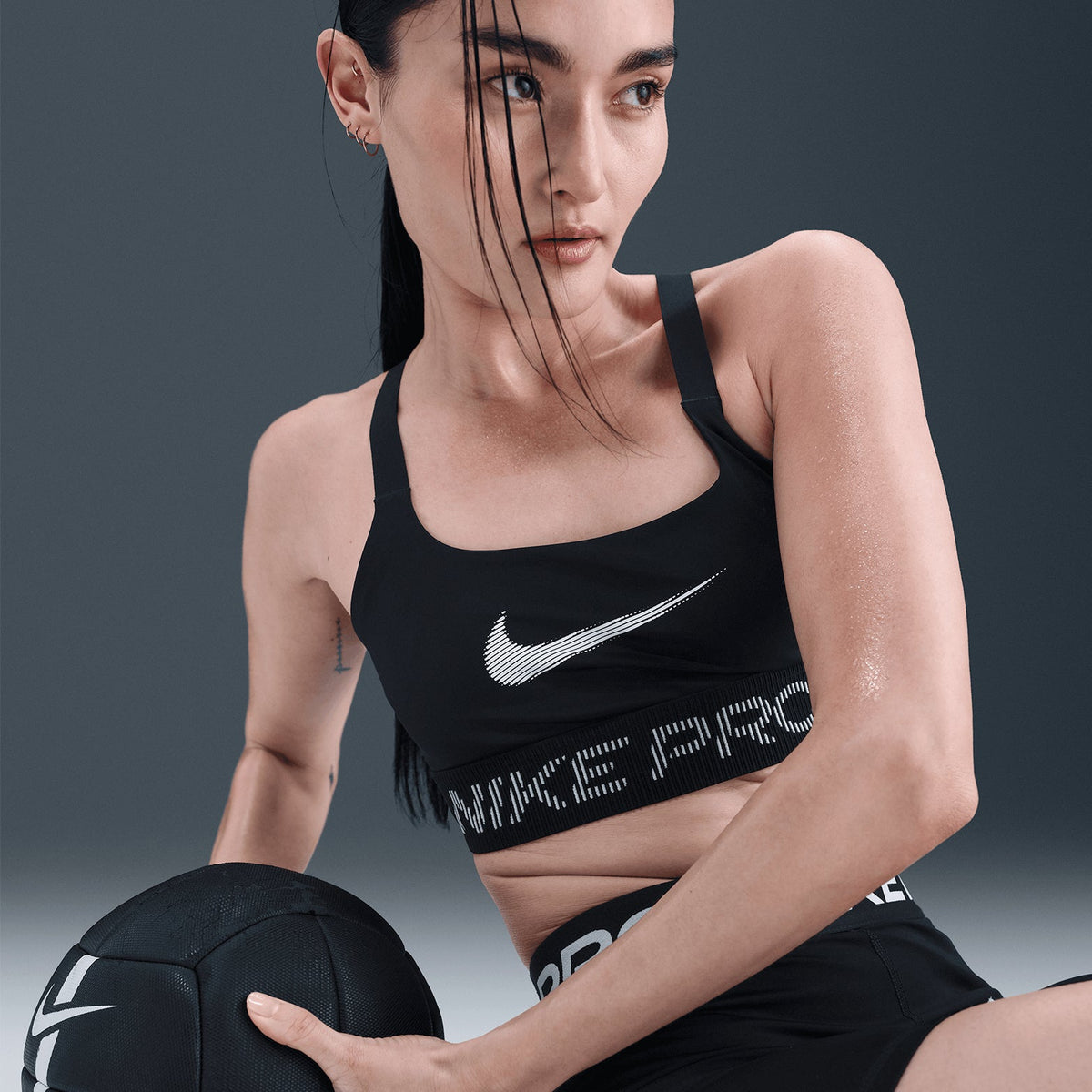 Women's Light-Support Sports Bra Black / White