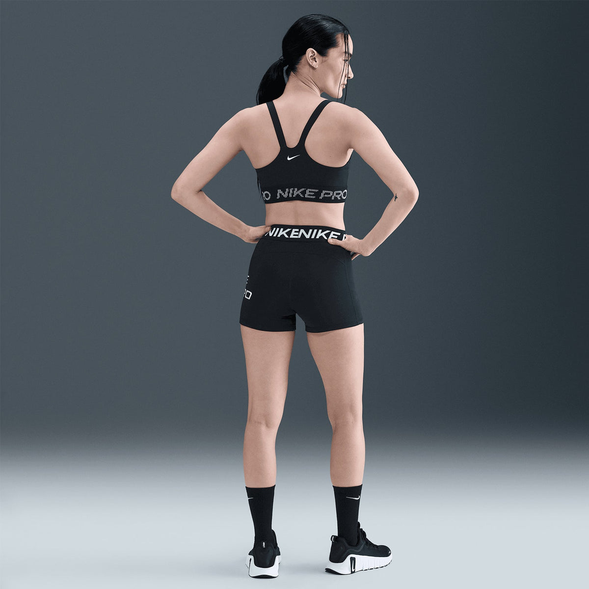 Women's Light-Support Sports Bra Black / White