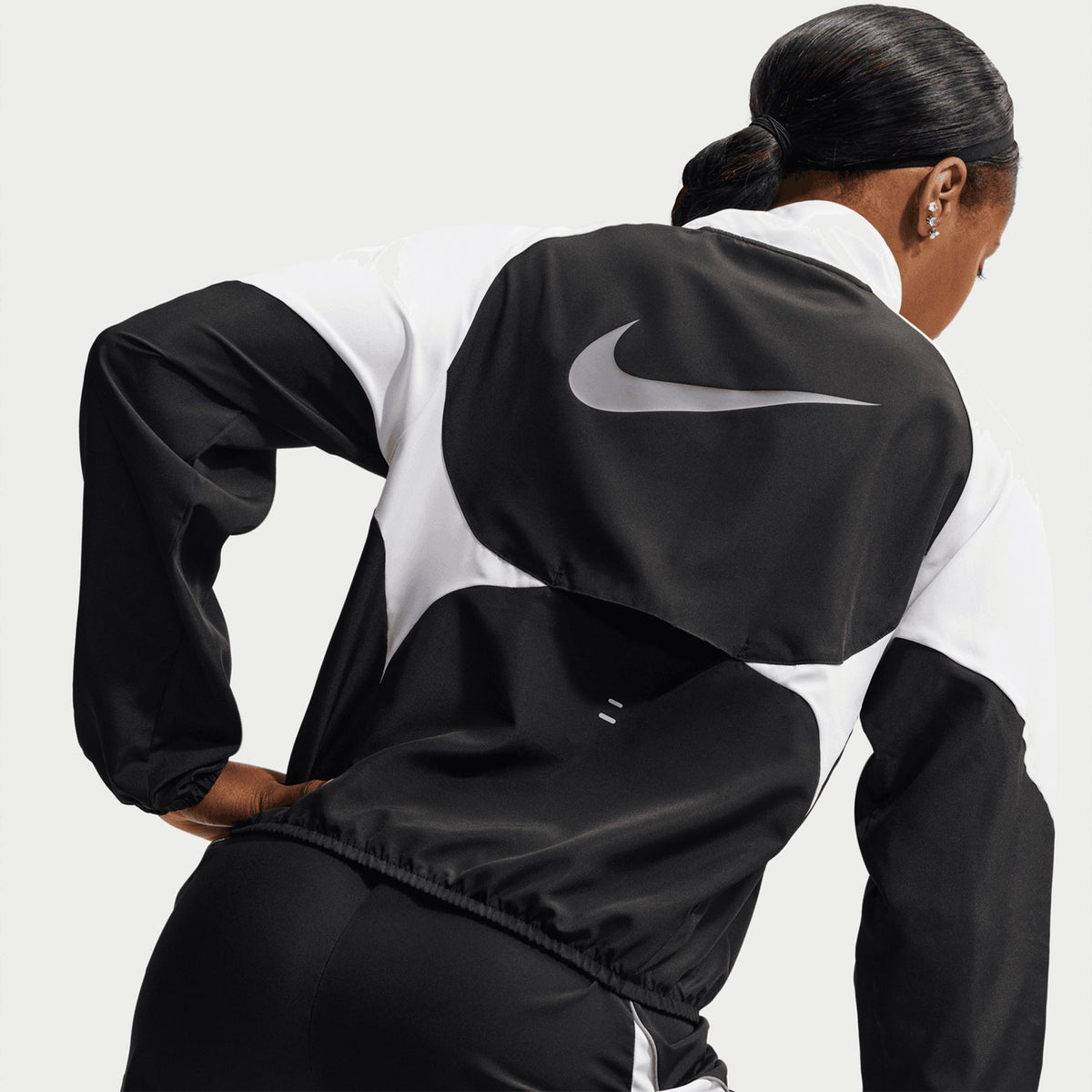 Women's Dri-FIT Tempo Swoosh 1/2 Zip Running Jacket Black / White / Cool Grey